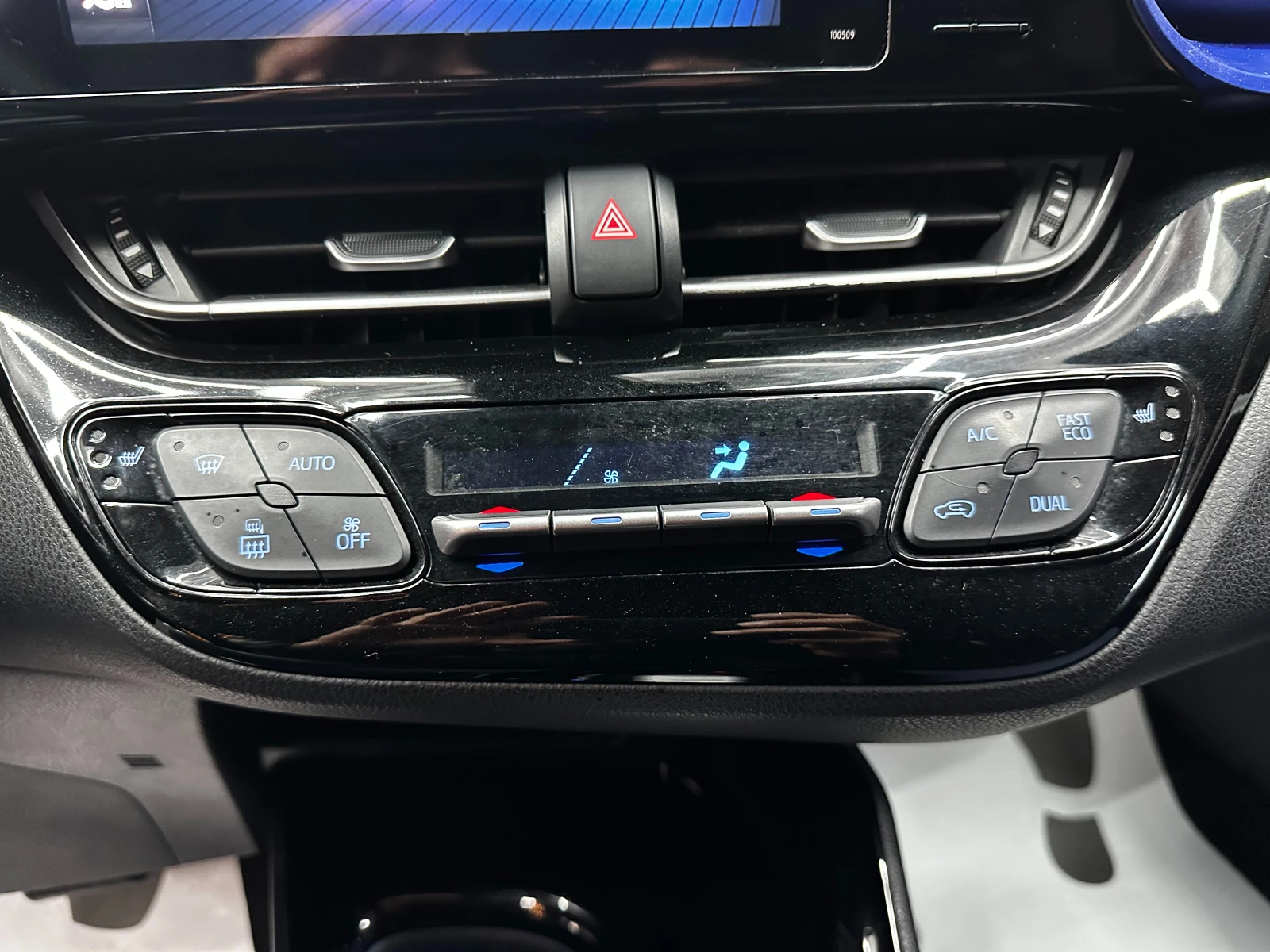 Toyota C-HR 1.8 hybrid 122 к.с. , снимка 11 - Автомобили и джипове - 56328078