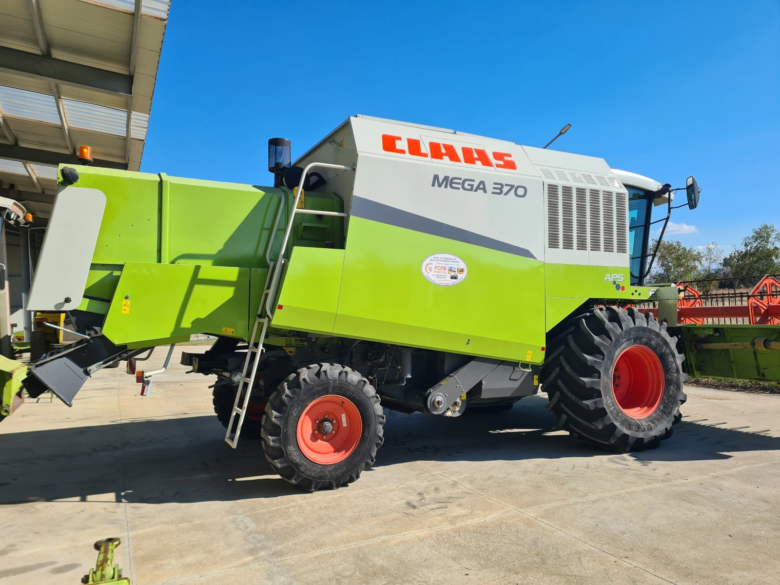 Комбайн Claas Mega 370, снимка 3 - Селскостопанска техника - 56626915