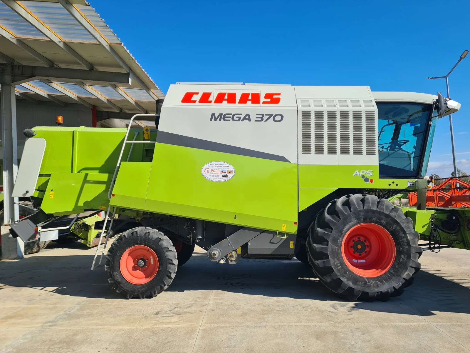 Комбайн Claas Mega 370, снимка 2 - Селскостопанска техника - 56626915