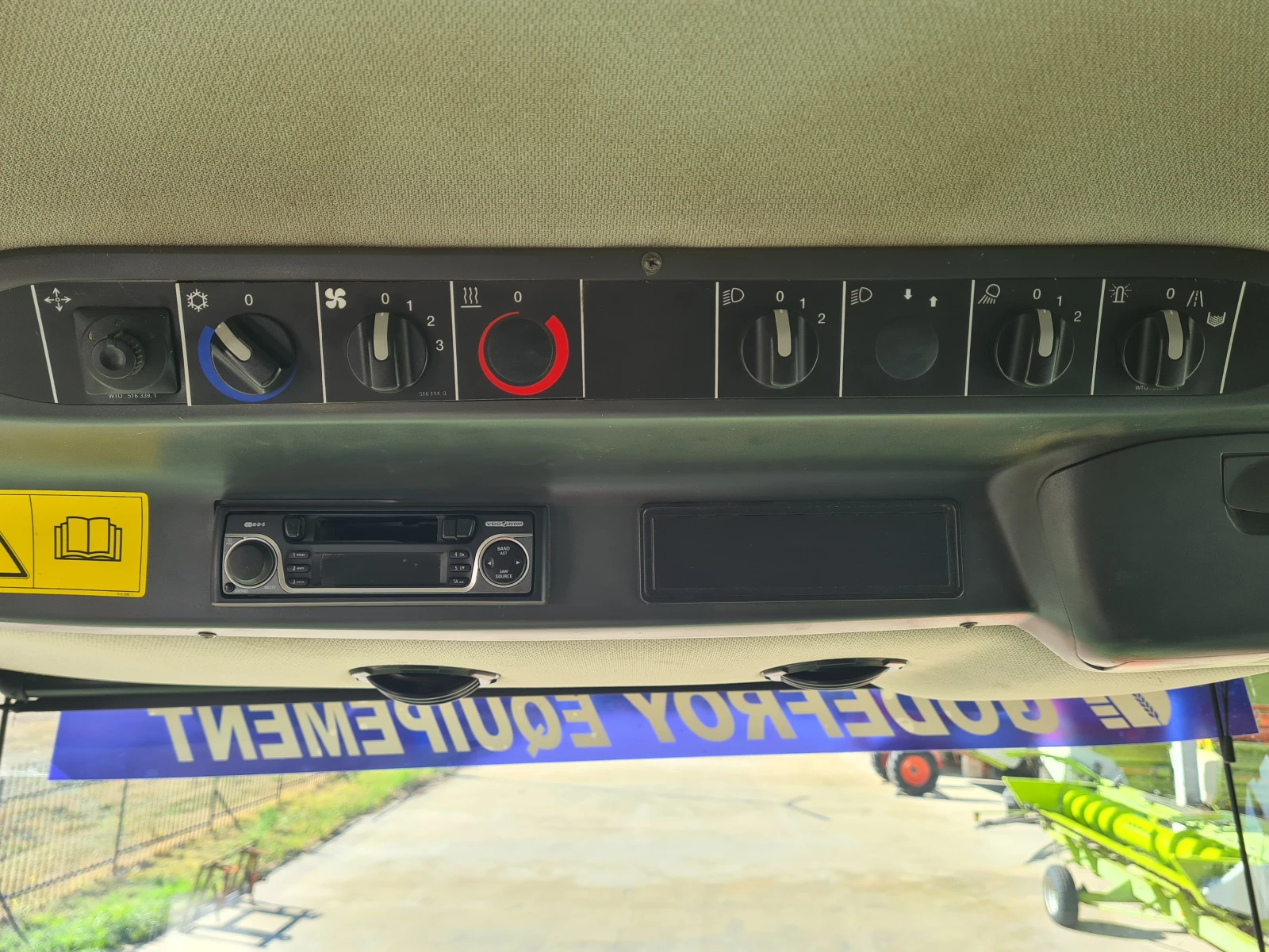 Комбайн Claas Mega 370, снимка 8 - Селскостопанска техника - 56626915