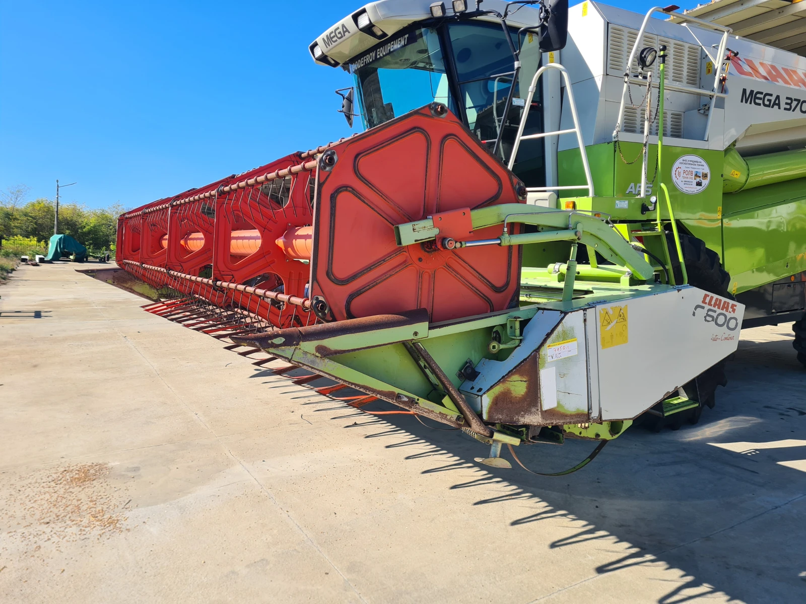 Комбайн Claas Mega 370, снимка 11 - Селскостопанска техника - 56626915