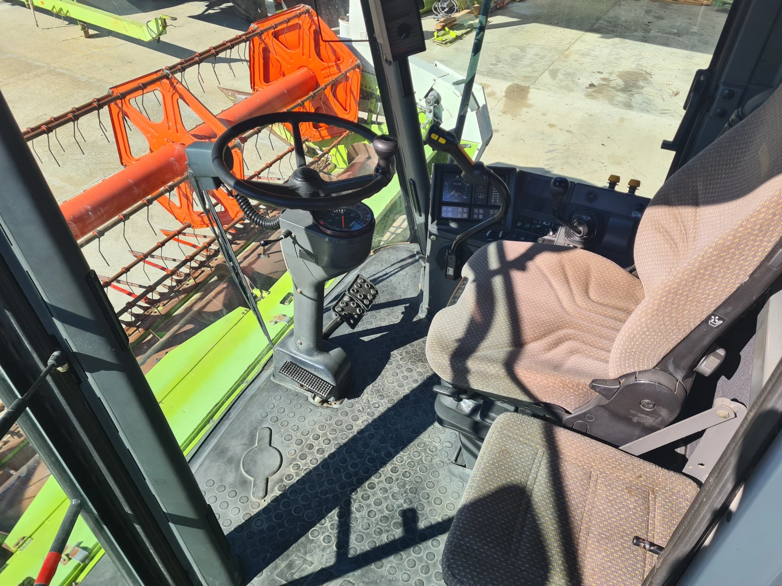 Комбайн Claas Mega 370, снимка 7 - Селскостопанска техника - 56626915