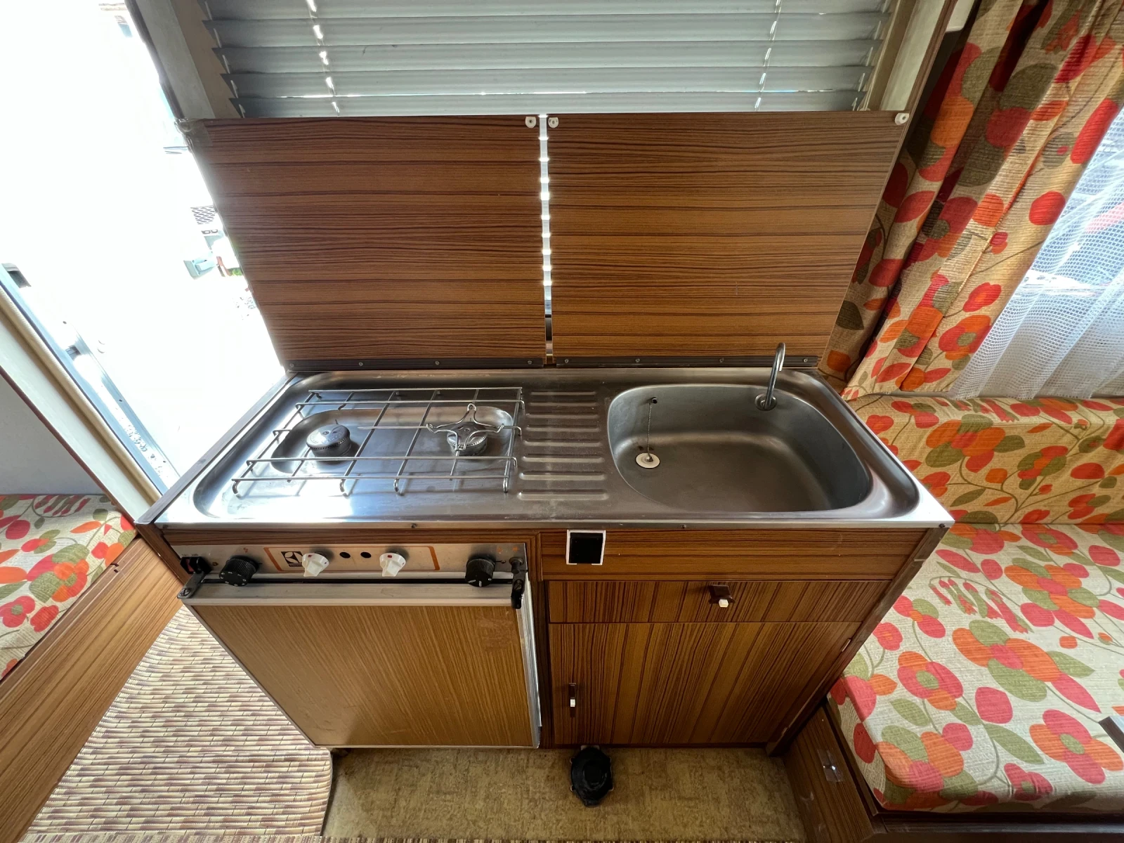 Каравана Adria ADRIA 410SLT+ ФОРТСЕЛТ-НОВ ВНОС ОТ ИТАЛИЯ, снимка 11 - Каравани и кемпери - 53976169