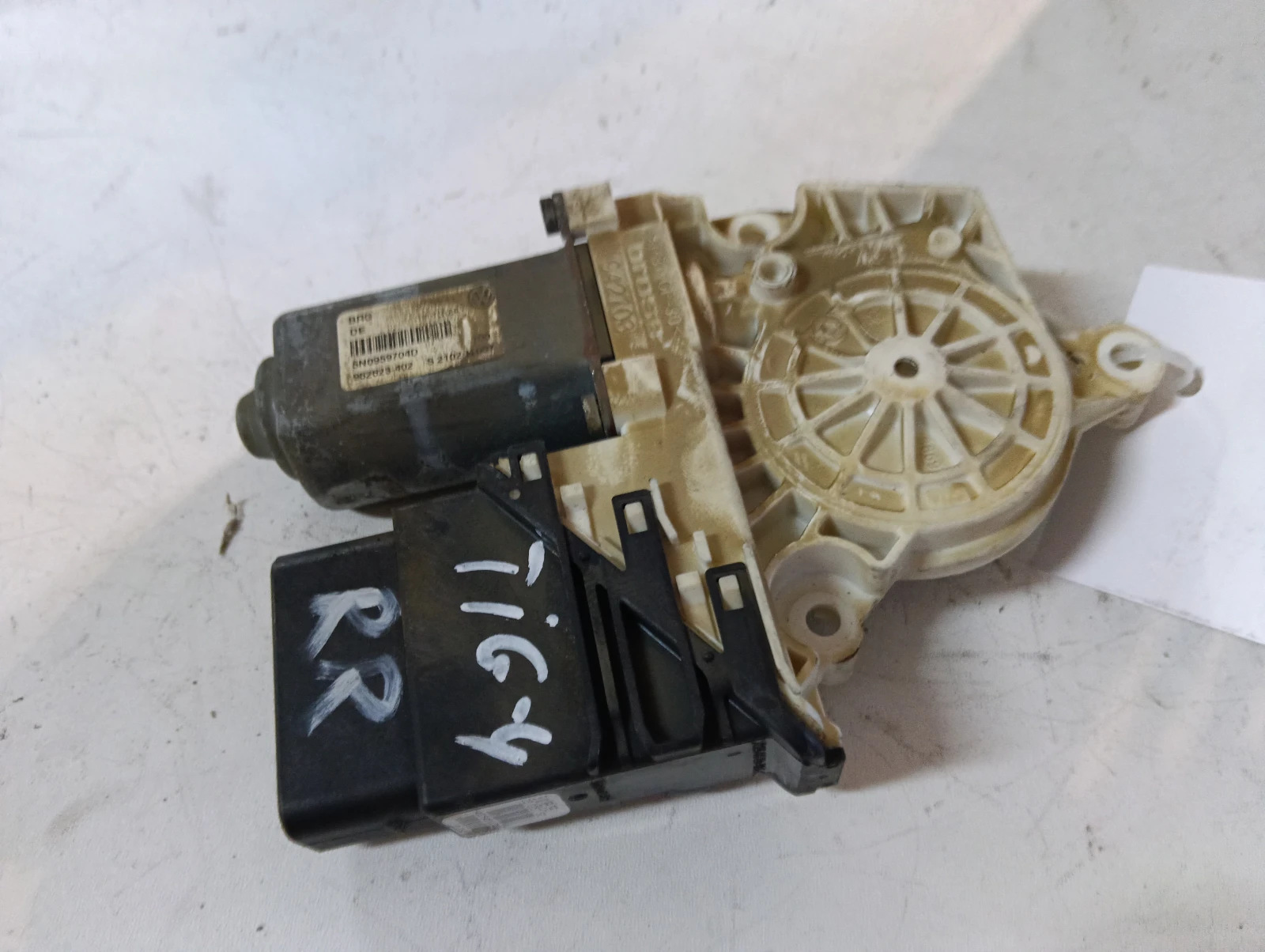 ел.машинка за задно дясно 5N0959704D 5K0959795 VW Tiguan