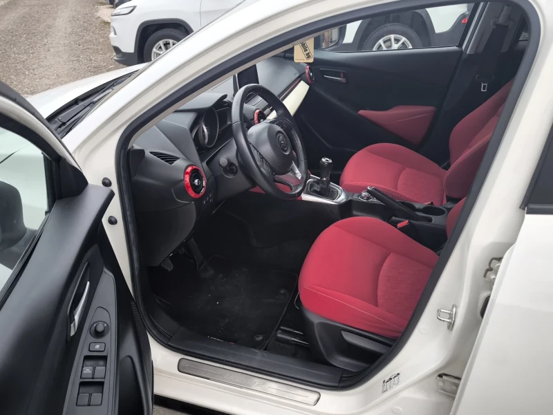 Mazda 2 1.5i SKYACTIV G!!NAVI!!Edition!!STASTOP!!97000km, снимка 16 - Автомобили и джипове - 49441603