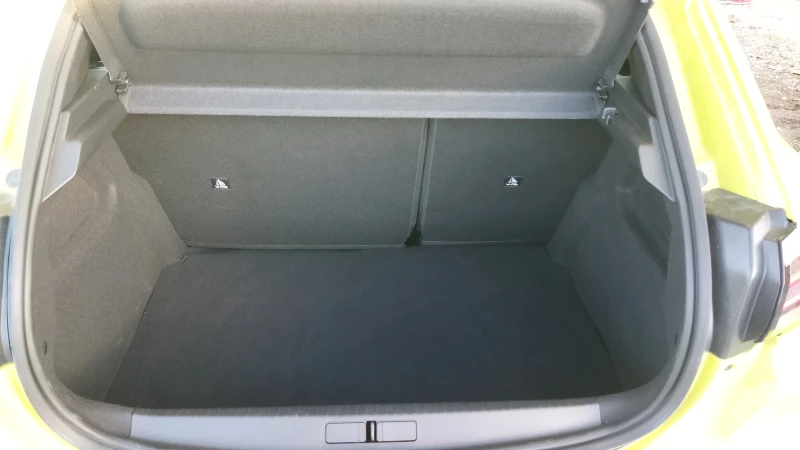 Peugeot 208 MHEV Швейцария, снимка 15 - Автомобили и джипове - 52238977