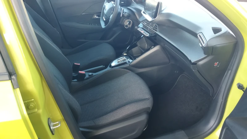 Peugeot 208 MHEV Швейцария, снимка 13 - Автомобили и джипове - 52238977