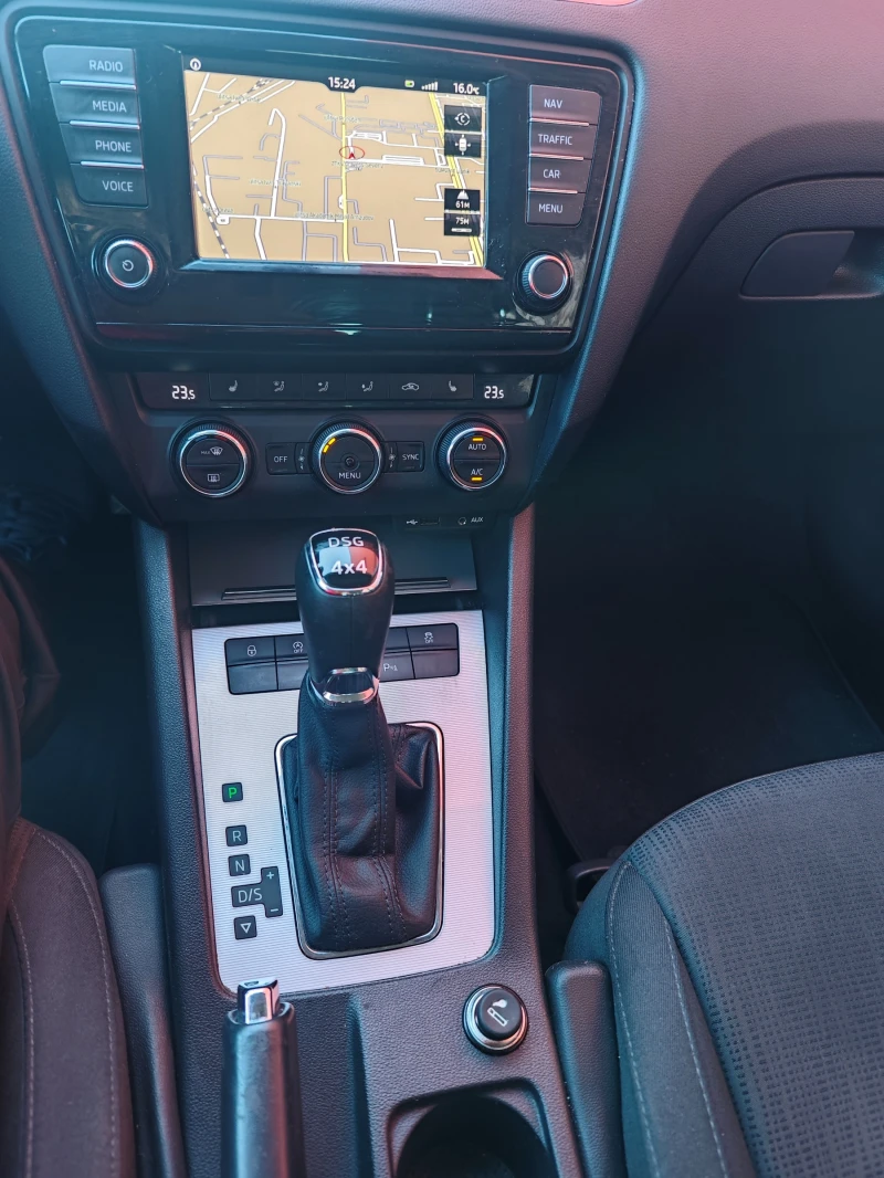 Skoda Octavia, снимка 9 - Автомобили и джипове - 52303678