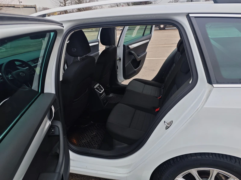 Skoda Octavia, снимка 11 - Автомобили и джипове - 53399540