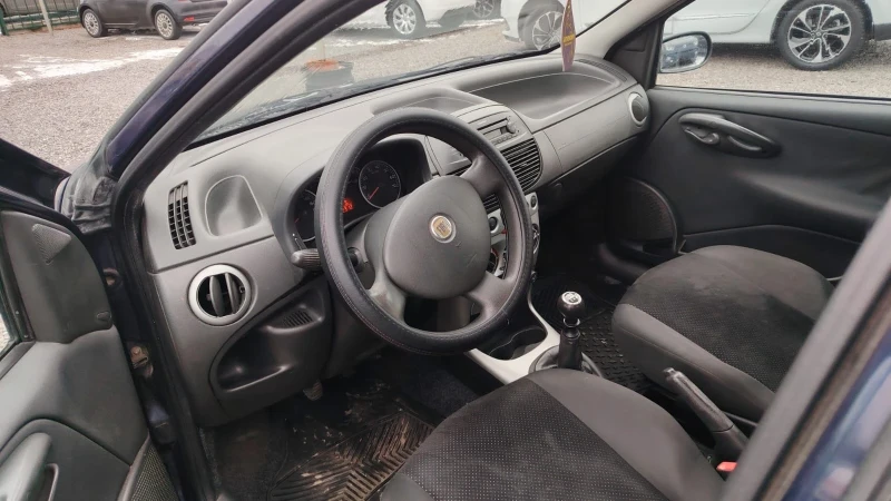 Fiat Punto 1.2 i климатик, снимка 8 - Автомобили и джипове - 53201568