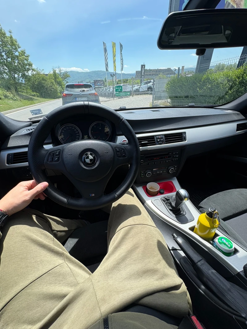 BMW 320 FULL M PACK, снимка 8 - Автомобили и джипове - 53374086