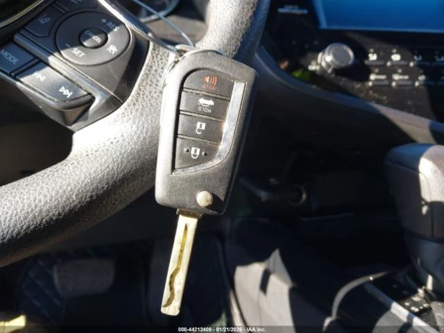 Toyota Camry LE, снимка 10 - Автомобили и джипове - 53246211