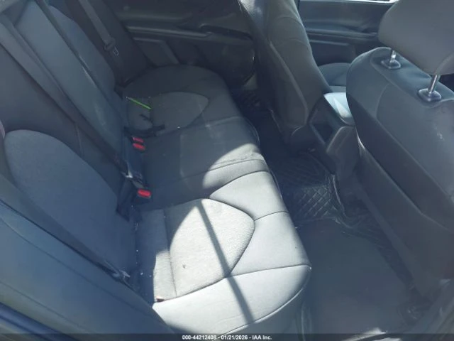 Toyota Camry LE, снимка 8 - Автомобили и джипове - 53246211