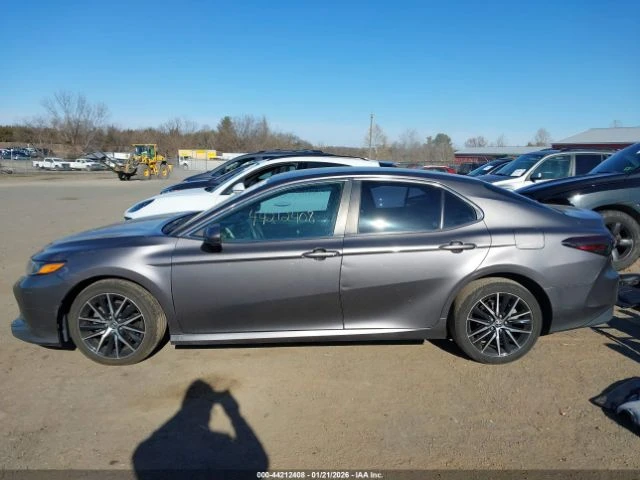 Toyota Camry LE, снимка 13 - Автомобили и джипове - 53246211