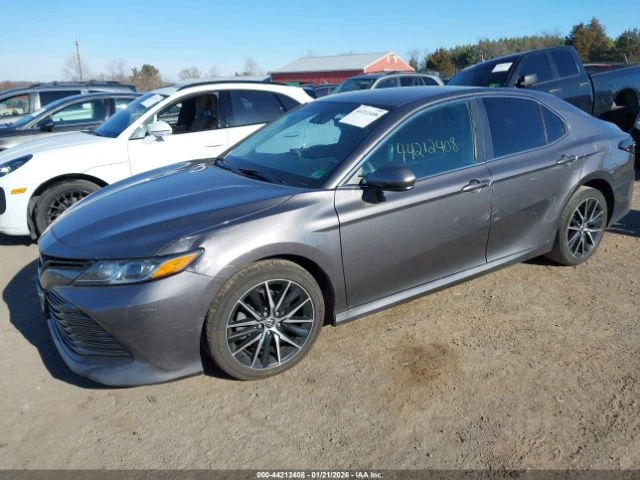 Toyota Camry LE, снимка 2 - Автомобили и джипове - 53246211