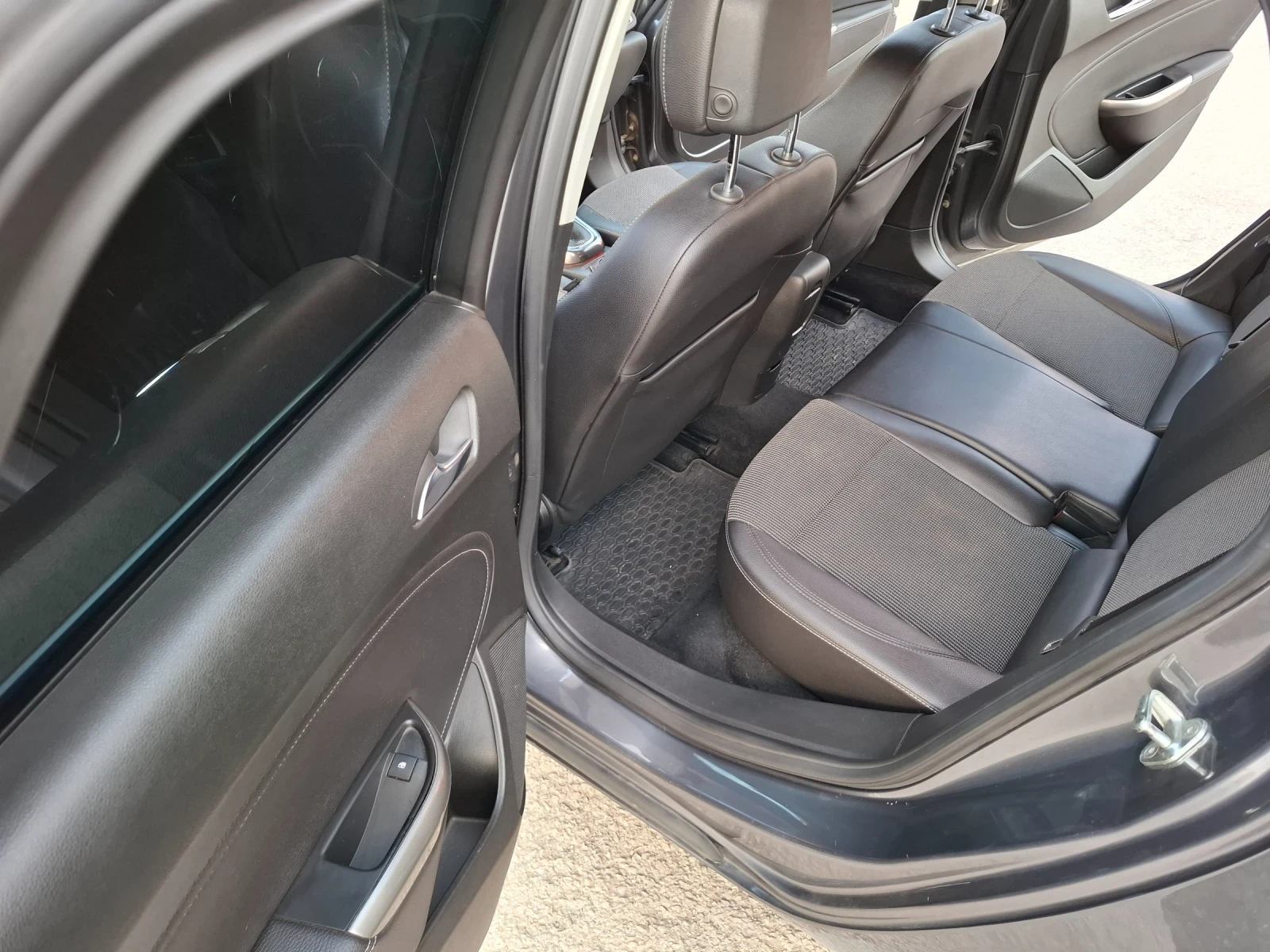 Opel Astra Astra J SPORTS TOURER 1.6i, 115 к.с. - изображение 6