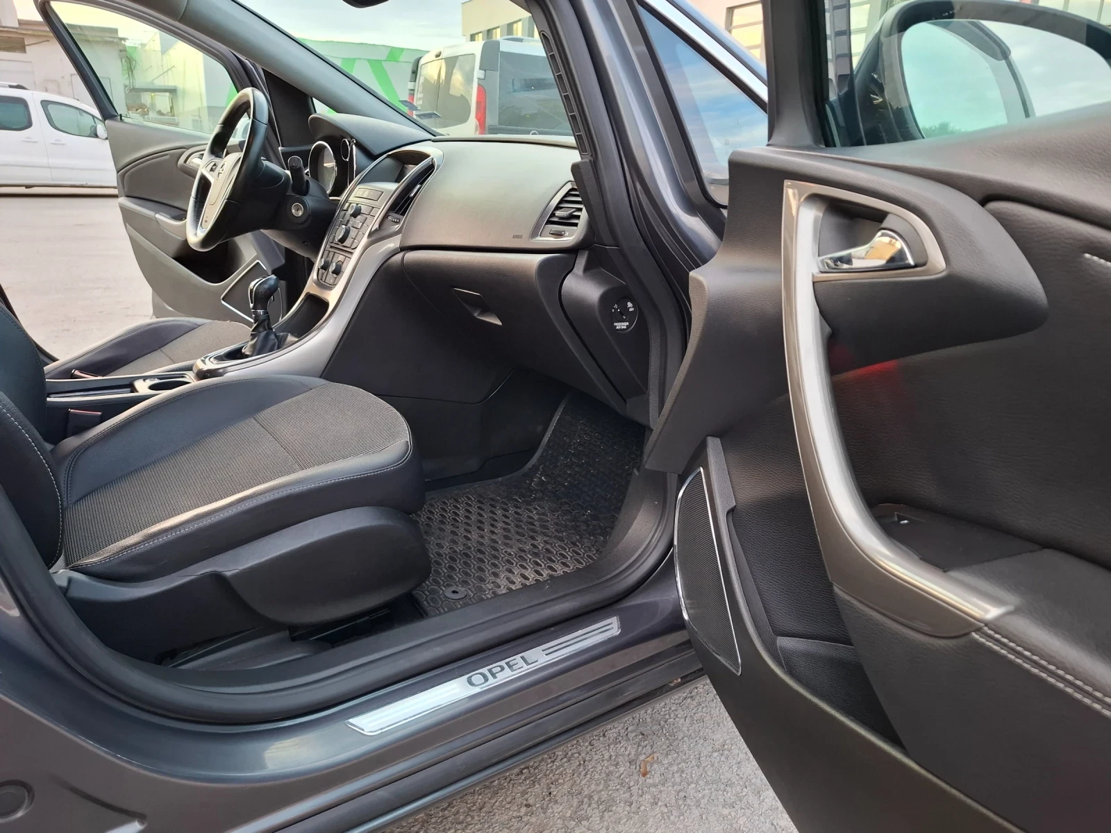 Opel Astra Astra J SPORTS TOURER 1.6i, 115 к.с. - изображение 8