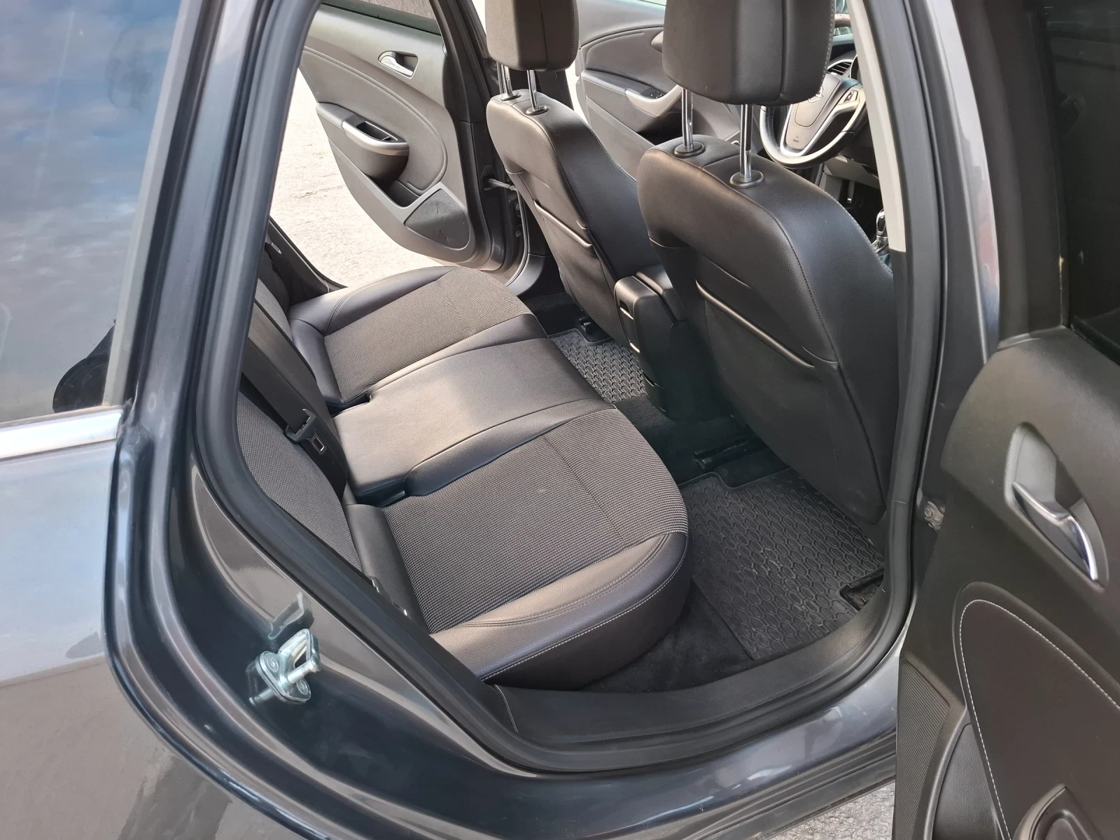 Opel Astra Astra J SPORTS TOURER 1.6i, 115 к.с. - изображение 7