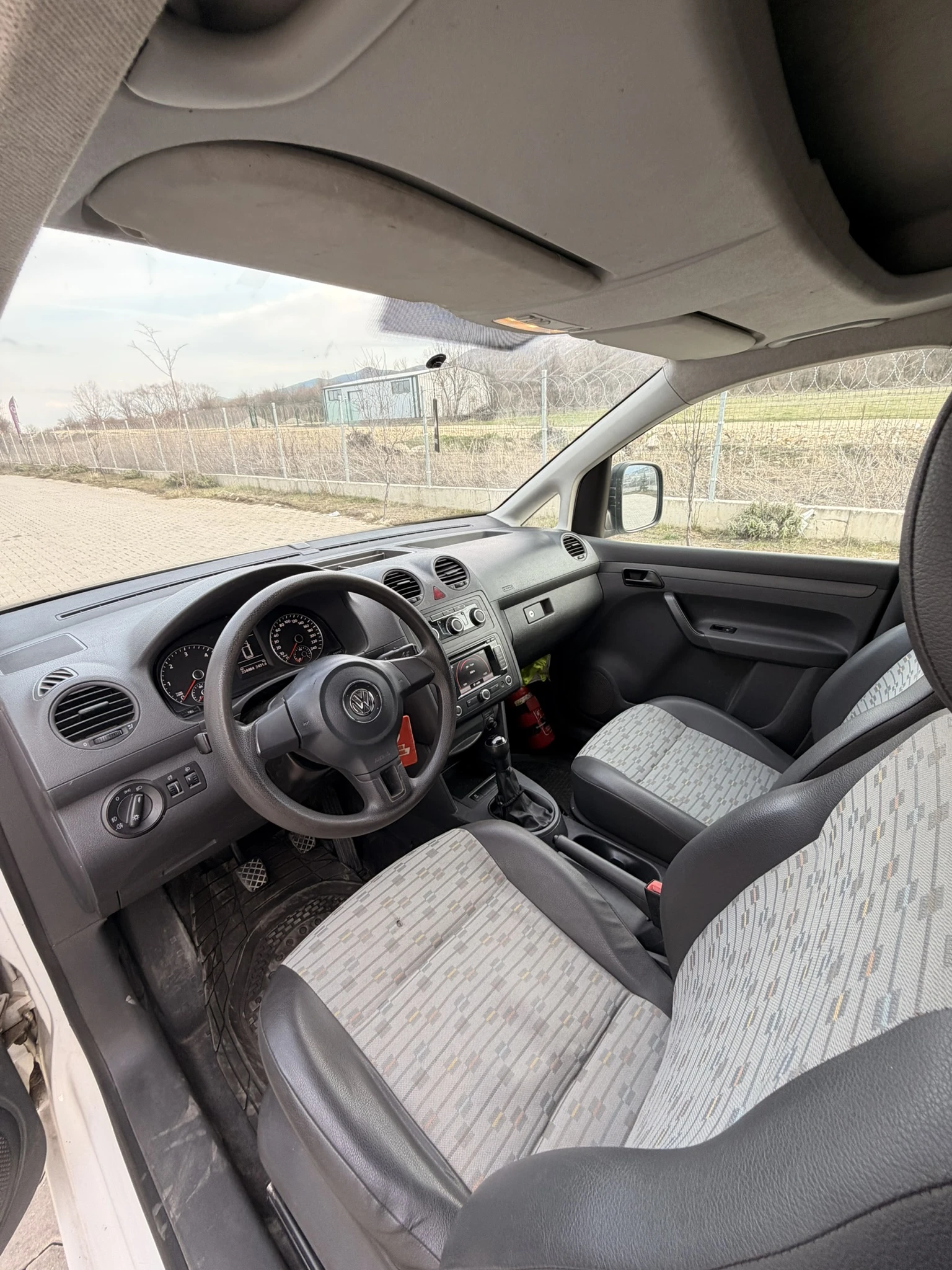 VW Caddy 1.6 TDI, Напълно Обслужена - изображение 6