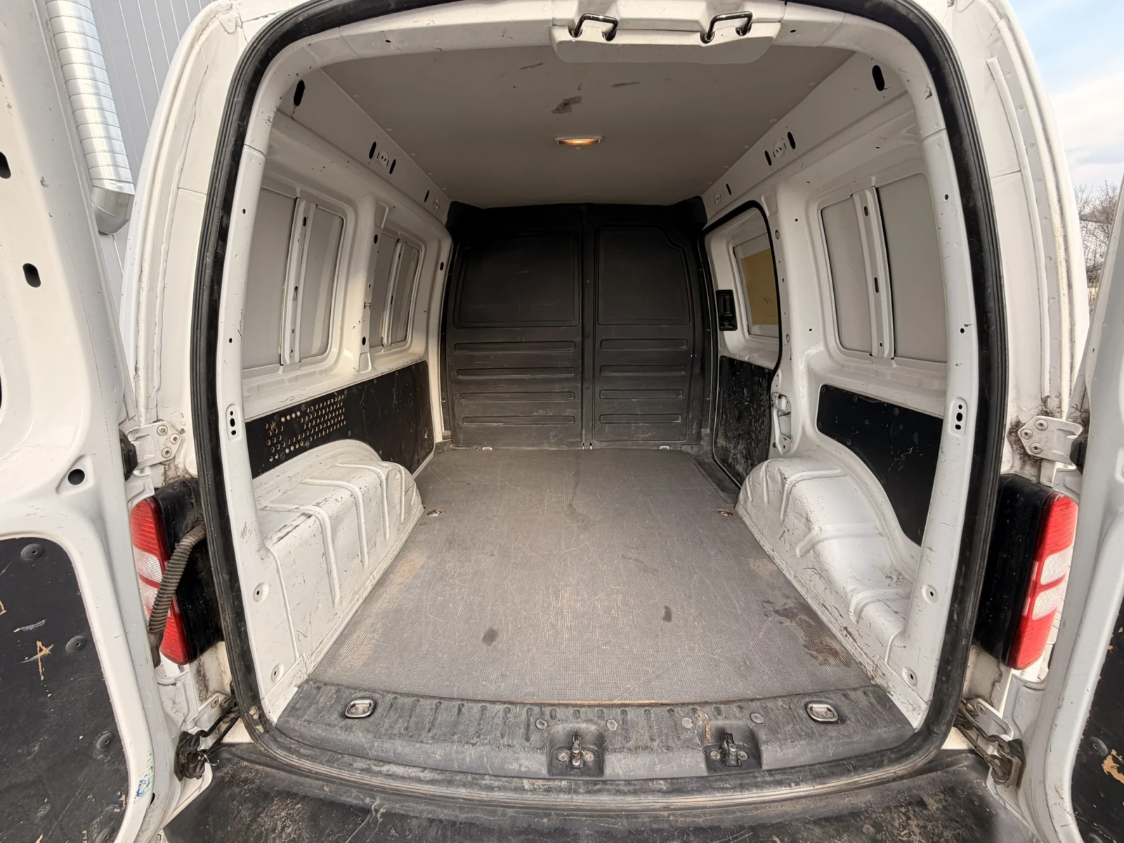 VW Caddy 1.6 TDI, Напълно Обслужена - изображение 5