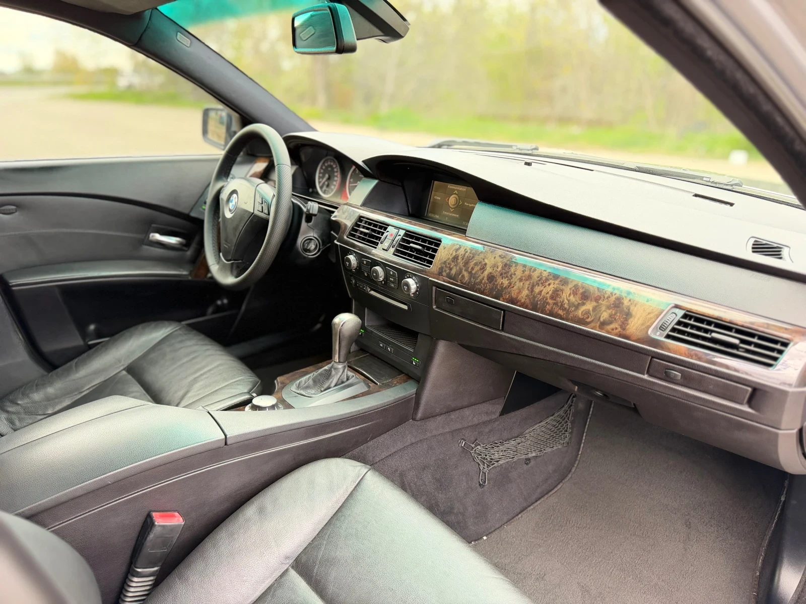 BMW 525 2.5d~M-PAKCET~АВТОМАТ~КОЖА~НАВИ, снимка 14 - Автомобили и джипове - 54182935