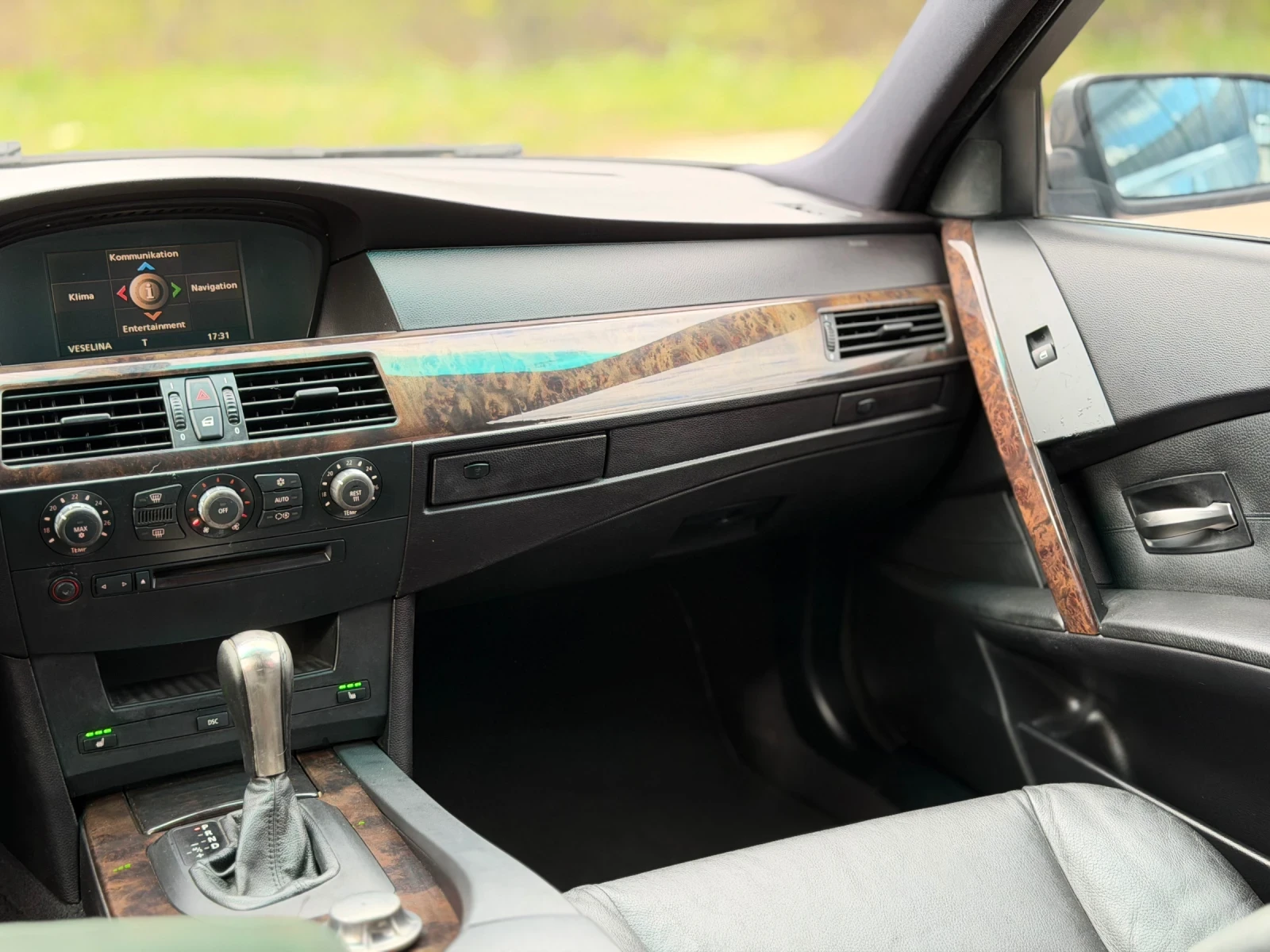 BMW 525 2.5d~M-PAKCET~АВТОМАТ~КОЖА~НАВИ, снимка 13 - Автомобили и джипове - 54182935