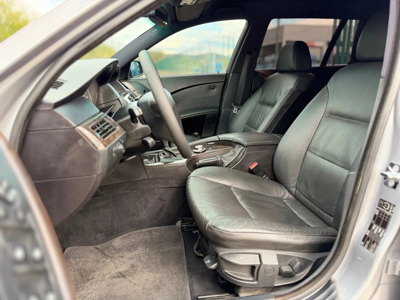 BMW 525 2.5d~M-PAKCET~АВТОМАТ~КОЖА~НАВИ, снимка 10 - Автомобили и джипове - 54182935