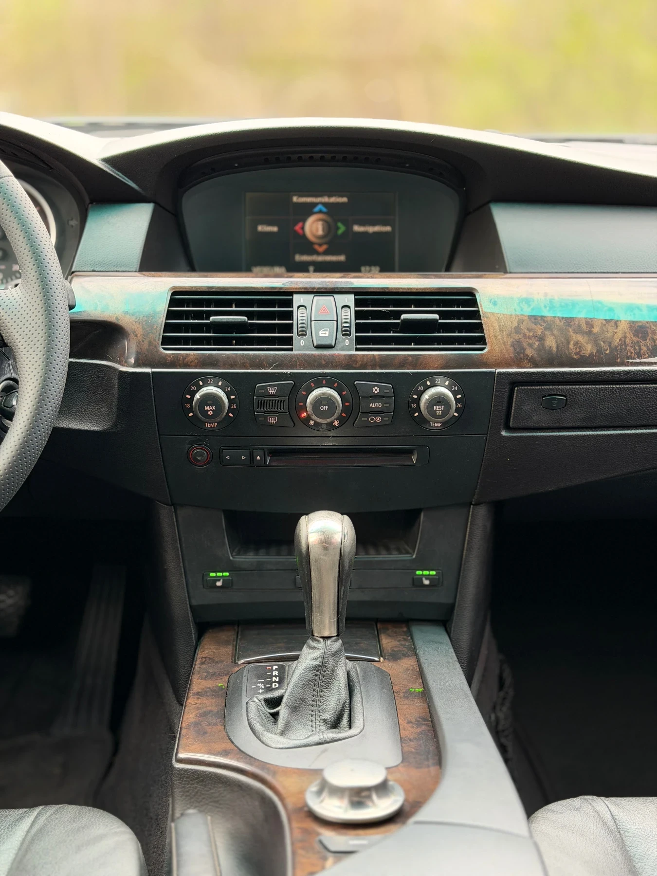 BMW 525 2.5d~M-PAKCET~АВТОМАТ~КОЖА~НАВИ, снимка 12 - Автомобили и джипове - 54182935