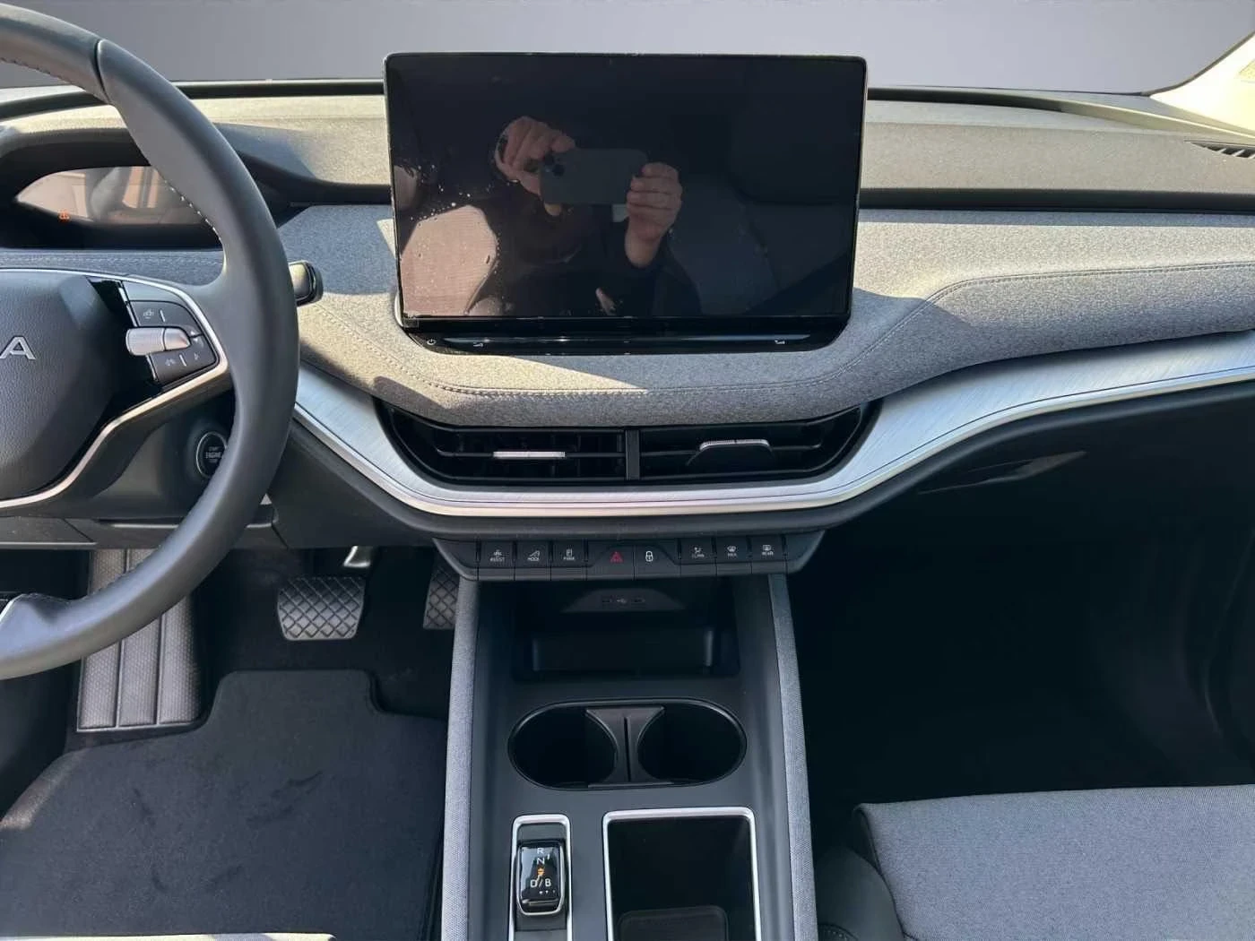 Skoda Enyaq 60 Facelift DISTRONIC Winter Package Blind Spot , снимка 12 - Автомобили и джипове - 54292600