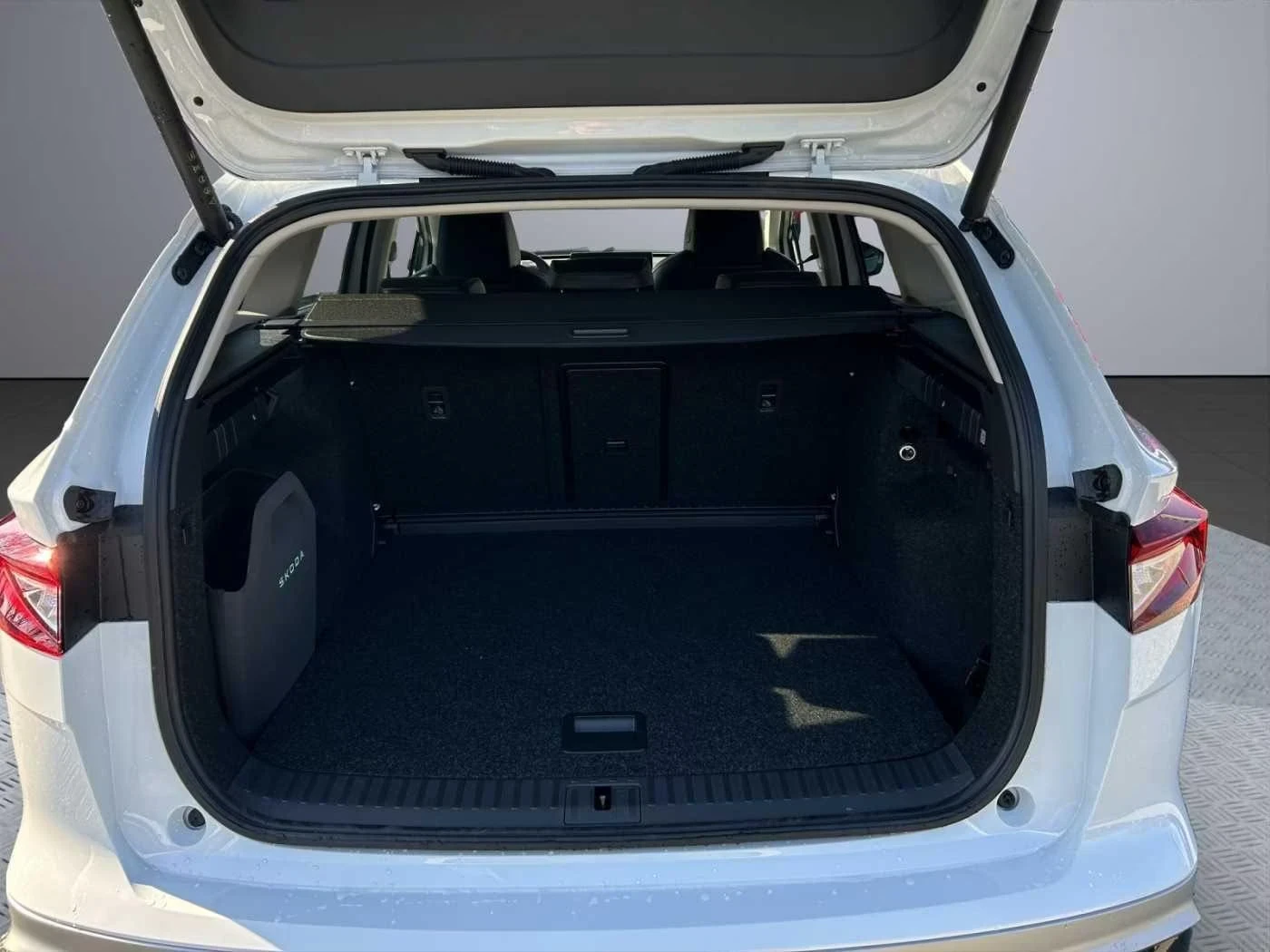 Skoda Enyaq 60 Facelift DISTRONIC Winter Package Blind Spot , снимка 14 - Автомобили и джипове - 54292600