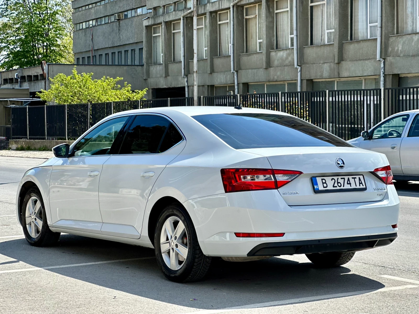 Skoda Superb, снимка 2 - Автомобили и джипове - 54655162
