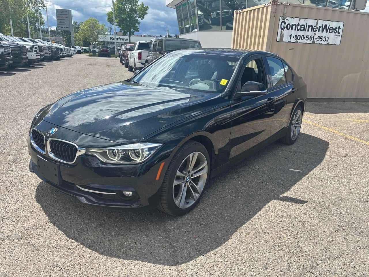 BMW 330 * 330i xDrive * ПОДГРЕВИ * ПАНО * KEYLESS * CARFAX