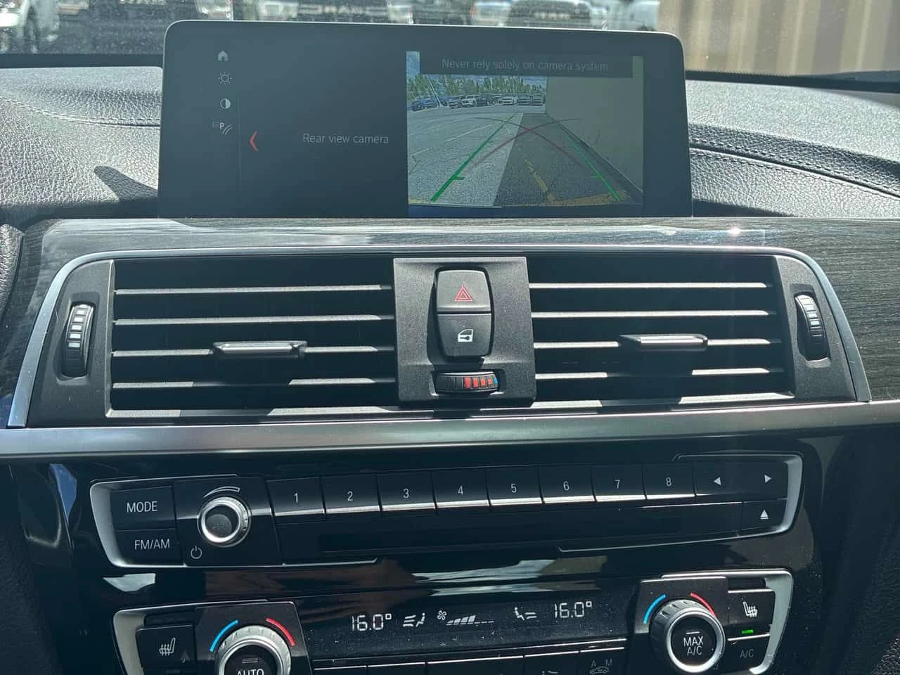 BMW 330 * 330i xDrive * ПОДГРЕВИ * ПАНО * KEYLESS * CARFAX, снимка 10 - Автомобили и джипове - 54858481