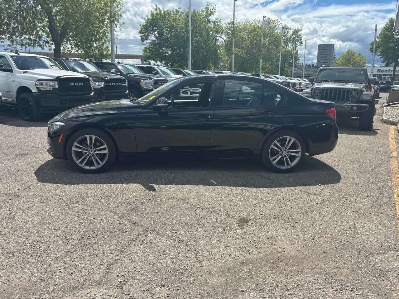 BMW 330 * 330i xDrive * ПОДГРЕВИ * ПАНО * KEYLESS * CARFAX, снимка 2 - Автомобили и джипове - 54858481
