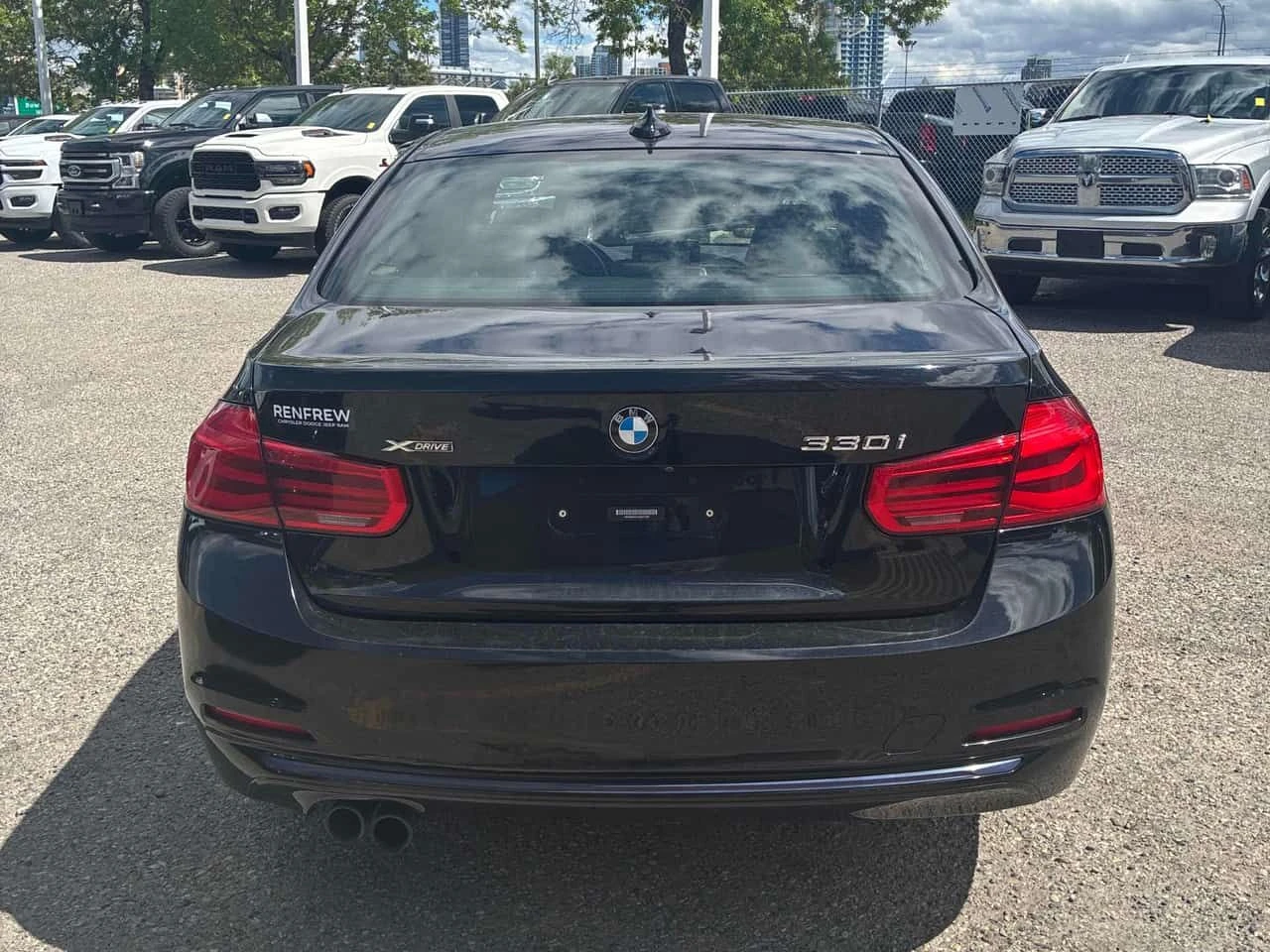 BMW 330 * 330i xDrive * ПОДГРЕВИ * ПАНО * KEYLESS * CARFAX, снимка 4 - Автомобили и джипове - 54858481