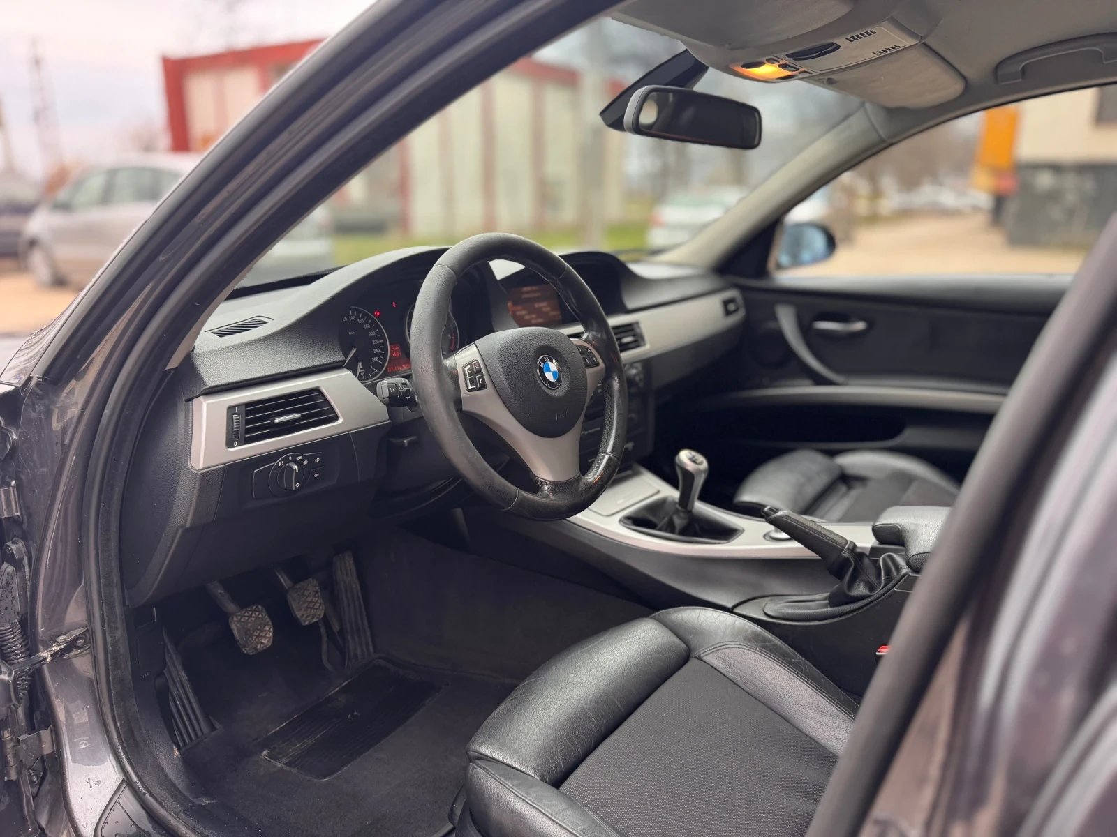 BMW 320 Мултиволан, ксенон, рекаро салон, навигация, снимка 9 - Автомобили и джипове - 55198913