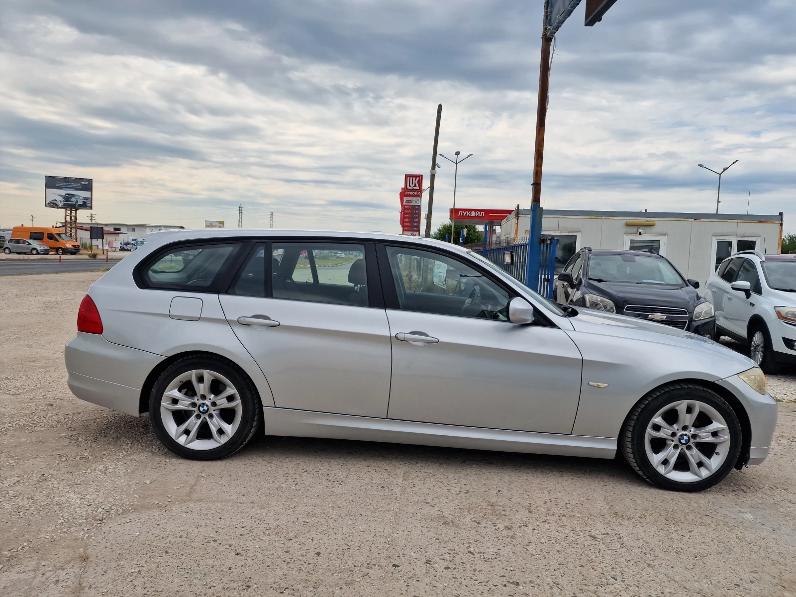 BMW 318 2.0D 143kc. FACE!, снимка 4 - Автомобили и джипове - 55252475