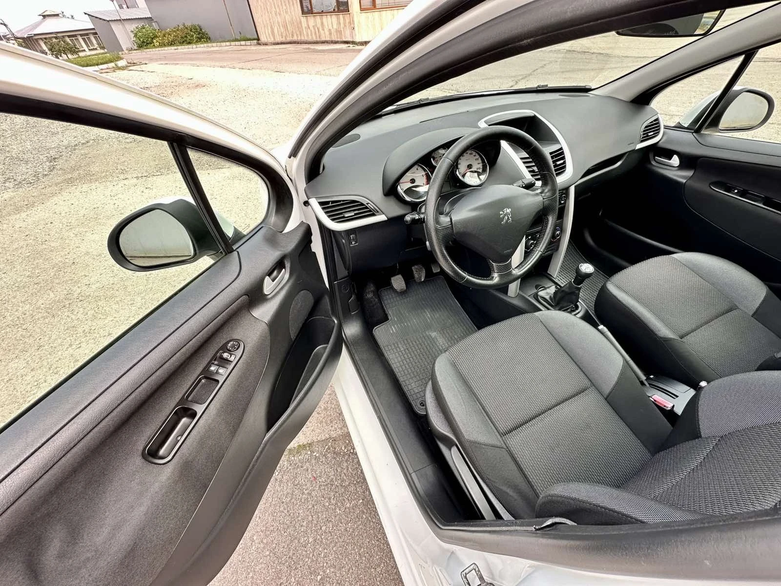 Peugeot 207 SW, снимка 16 - Автомобили и джипове - 55406146