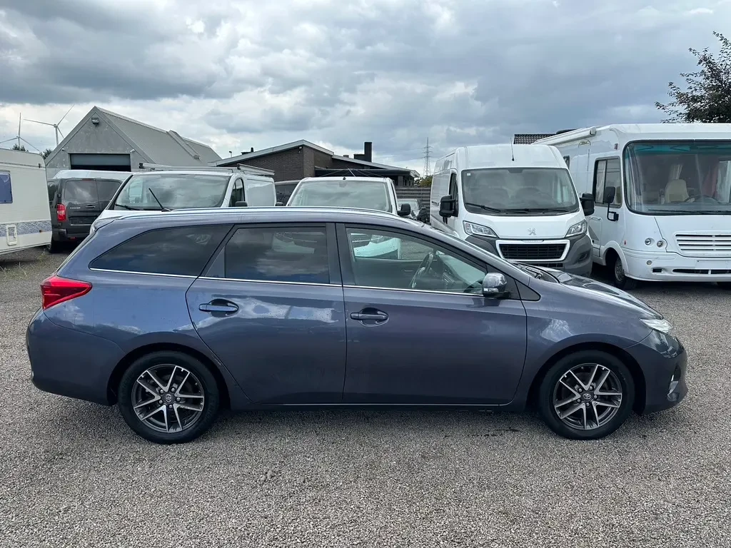 Toyota Auris, снимка 6 - Автомобили и джипове - 55622725