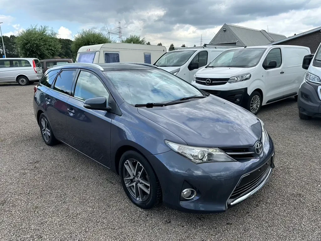 Toyota Auris, снимка 5 - Автомобили и джипове - 55622725