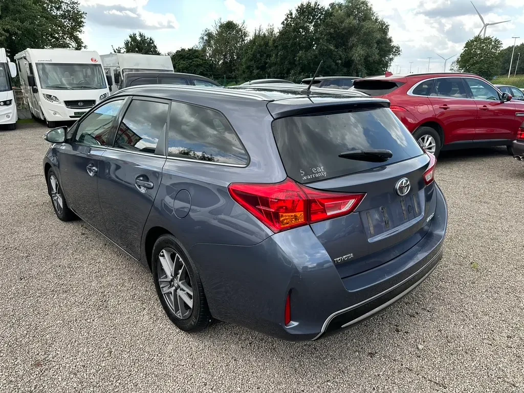 Toyota Auris, снимка 2 - Автомобили и джипове - 55622725