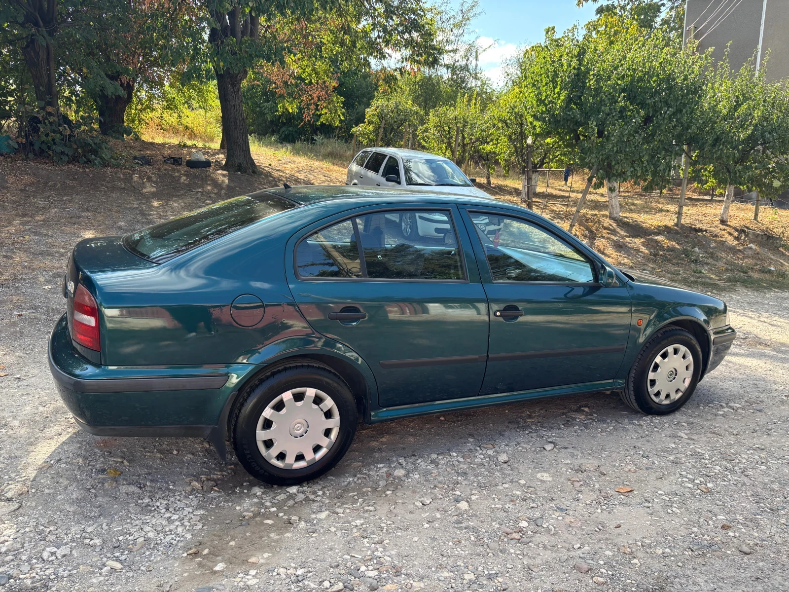 Skoda Octavia 1.6i, снимка 6 - Автомобили и джипове - 56294162