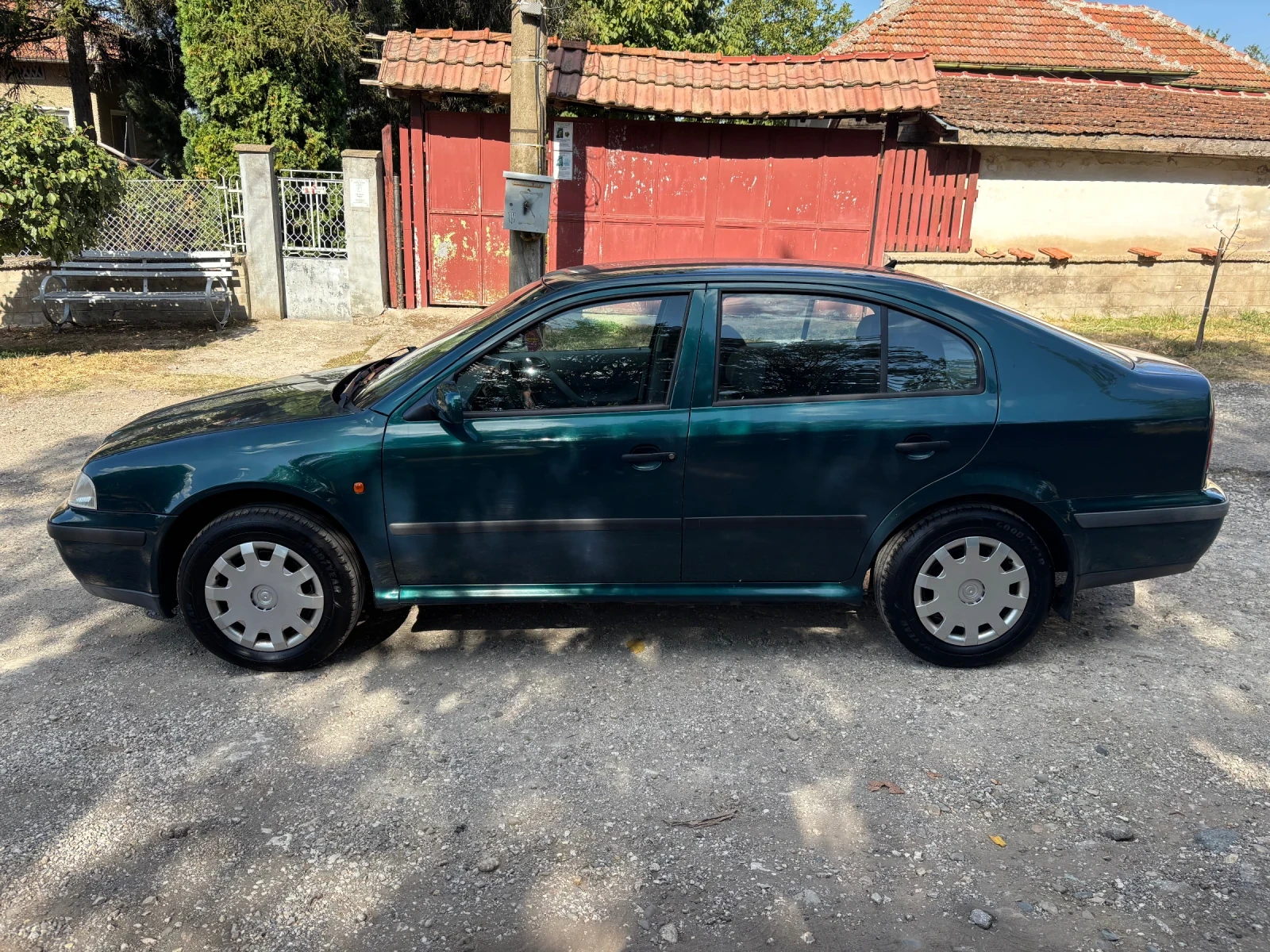 Skoda Octavia 1.6i, снимка 3 - Автомобили и джипове - 56294162