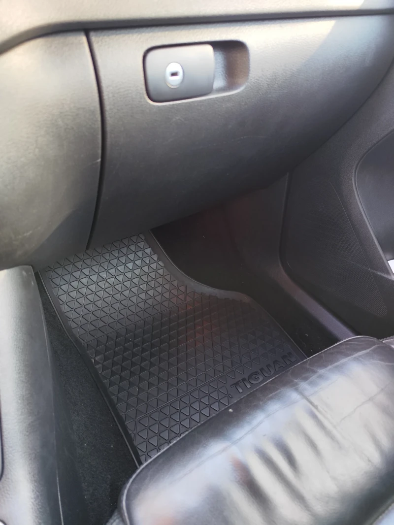 VW Tiguan, снимка 8 - Автомобили и джипове - 52827130