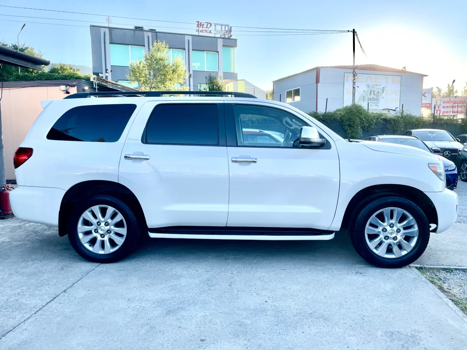 Toyota Sequoia 5.7-HEMI-PLATINUM НАЛИЧНА !!! - изображение 6