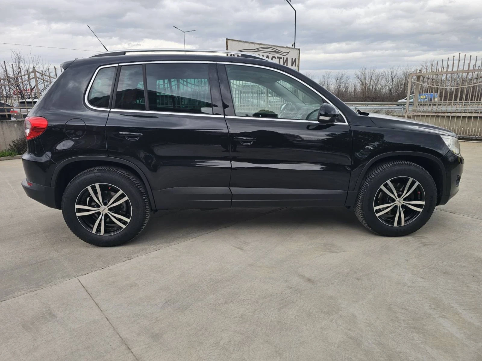 VW Tiguan 2.0 TDI/ 4-MOTION/ ПАНОРАМА/ 100% РЕАЛНИ КИЛОМЕТРИ - изображение 7