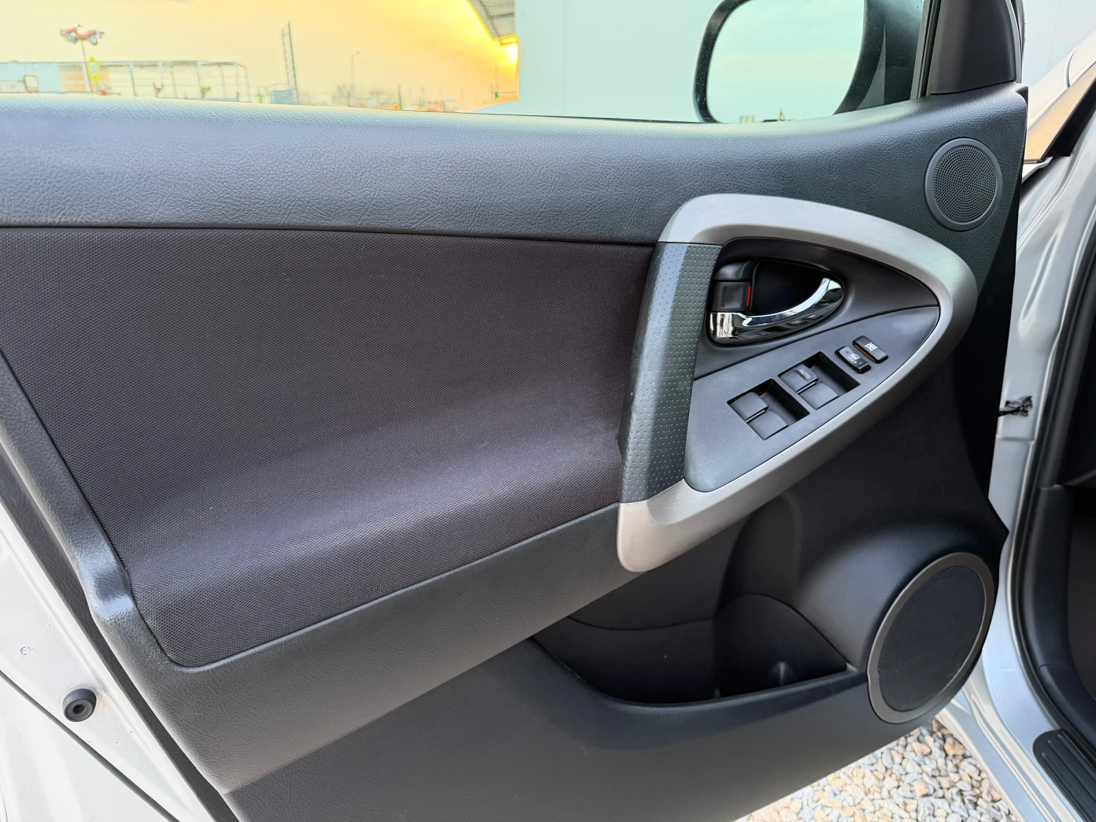 Toyota Rav4 2.2d 136kc.D4D 4x4 , снимка 16 - Автомобили и джипове - 53890328