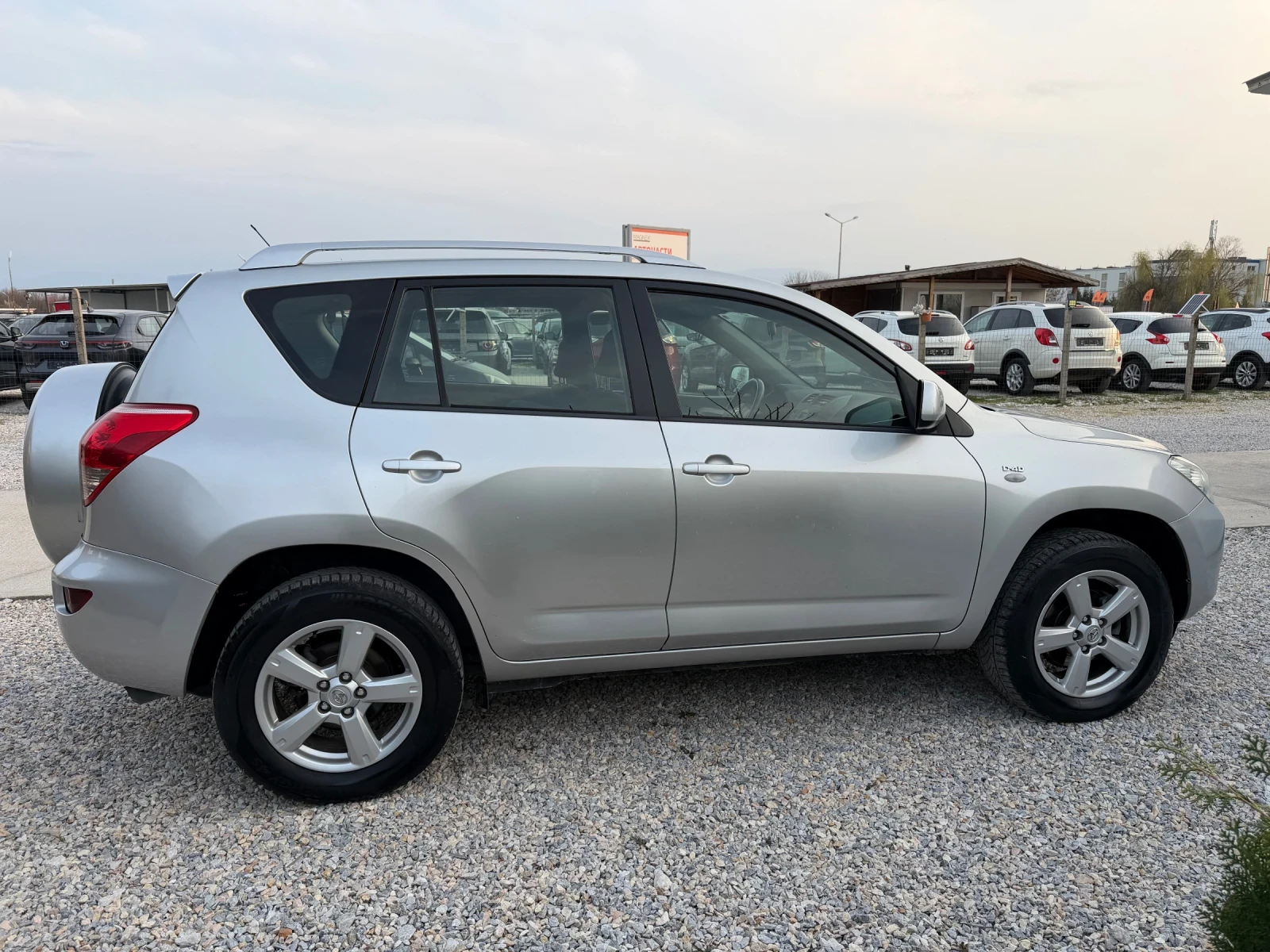 Toyota Rav4 2.2d 136kc.D4D 4x4 , снимка 6 - Автомобили и джипове - 53890328