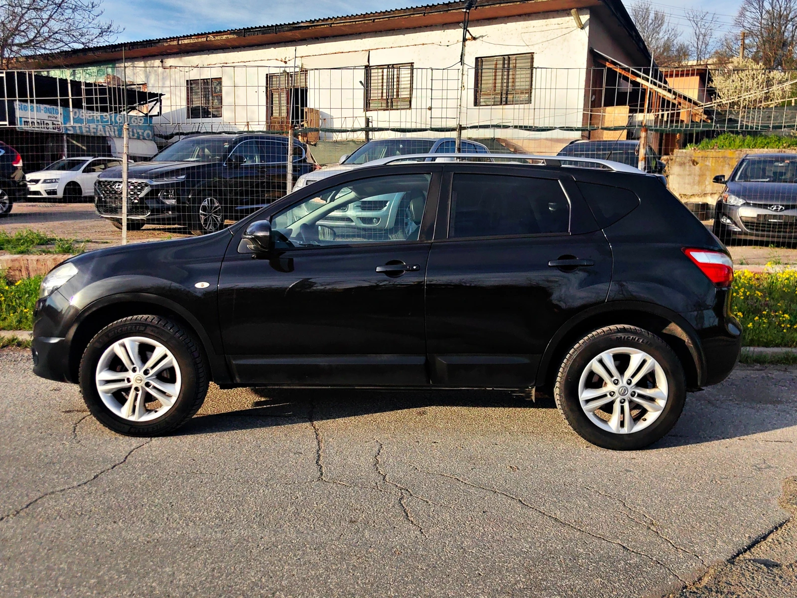 Nissan Qashqai  4WD!2.0! КОЖЕН САЛОН!СТЪКЛЕН ТАВАН !ТОП СЪСТОЯНИЕ, снимка 2 - Автомобили и джипове - 54116178