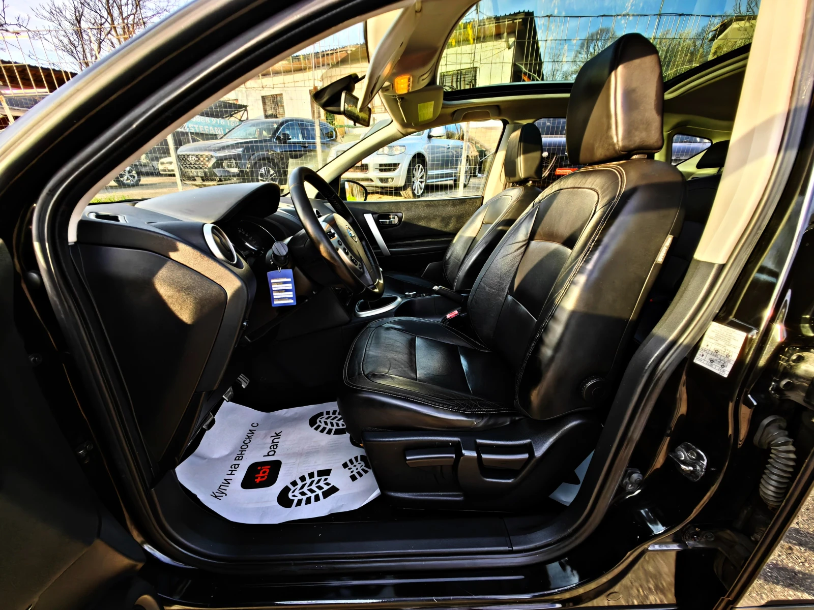 Nissan Qashqai  4WD!2.0! КОЖЕН САЛОН!СТЪКЛЕН ТАВАН !ТОП СЪСТОЯНИЕ, снимка 10 - Автомобили и джипове - 54116178